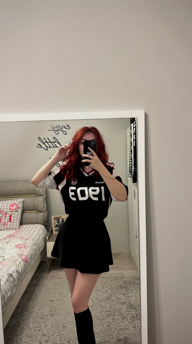 bwerq7's tweet photo. böyle sevda olur mu yaktın kül ettin bizi ah Beşiktaş ah… https://t.co/UVTKFOa7eq