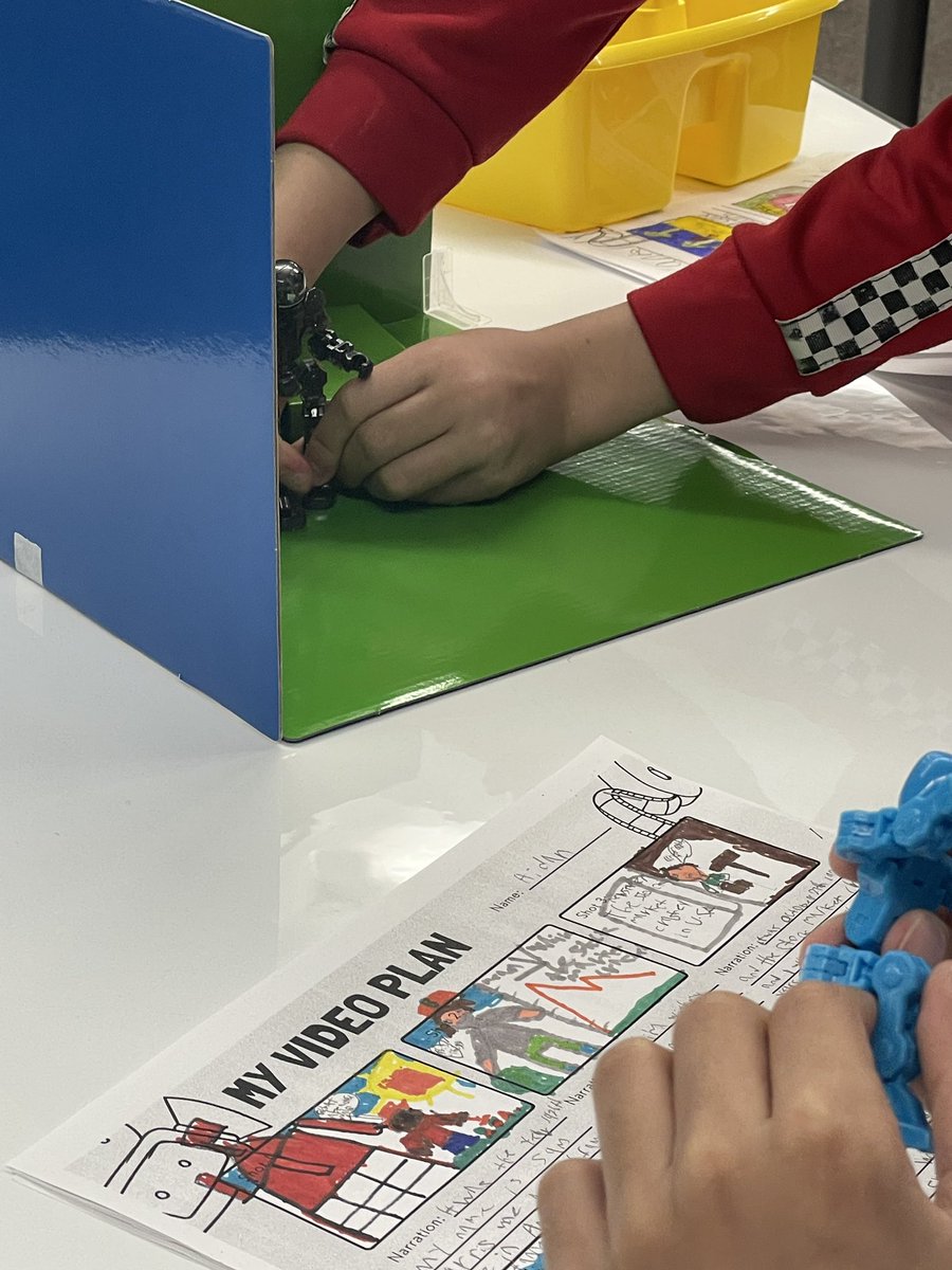 Had a great time supporting my teammates in the lab at Blackwell earlier this month. The 👨🏽‍🎓👩🏽‍🎓🧑🏾‍🎓were creating trailers for potential videos about the Great Depression using #stikbotstudio!