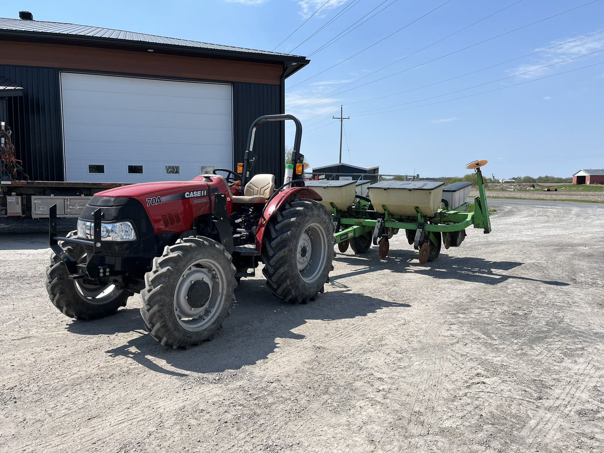 Great weather last week to plant some <a href="/DEKALB_Canada/">DEKALB Canada</a> corn field trials!🌽
Thanks to the farmers for the help!😁
<a href="/SynAgri_SEC/">SynAgri</a>