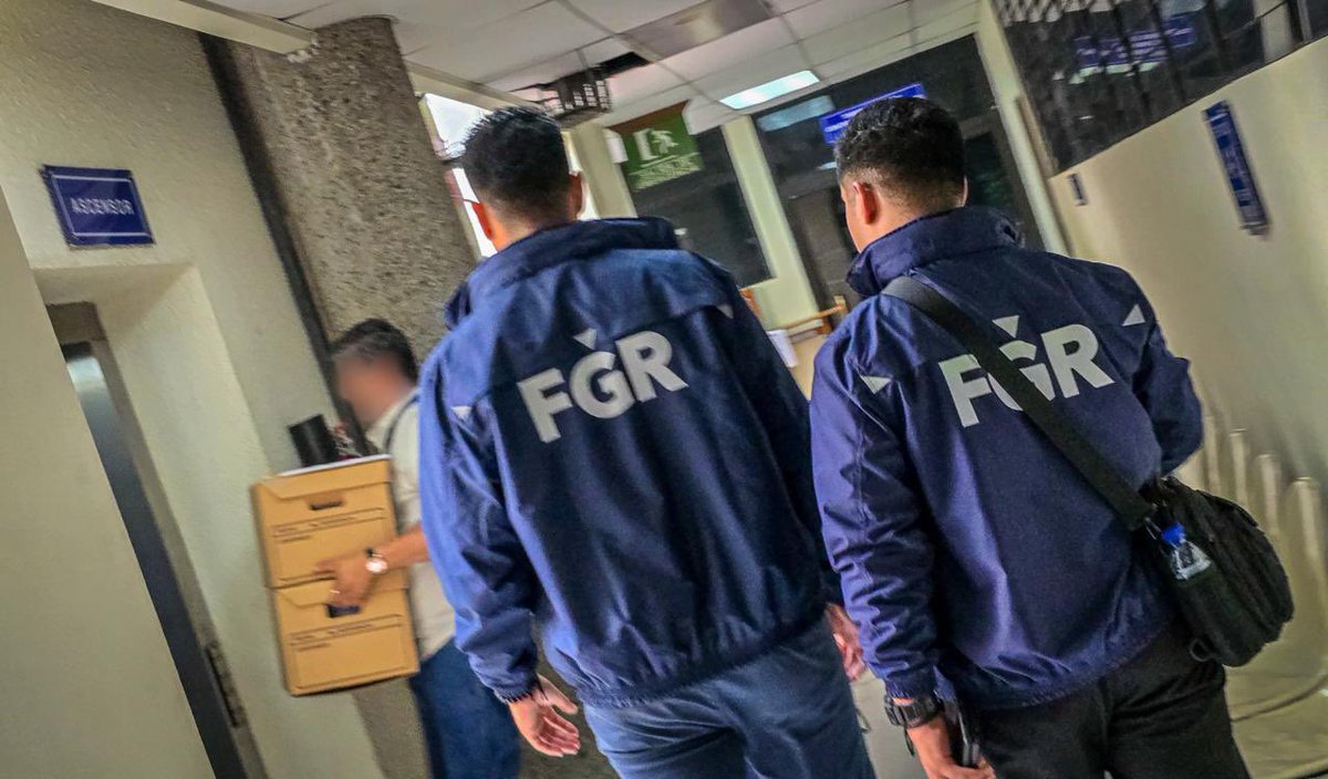 Fiscalía General de la República El Salvador (@fgr_sv) on Twitter photo #RequerimientoFiscal | Este día, la <a href="/FGR_SV/">Fiscalía General de la República El Salvador</a> ha presentado requerimiento fiscal donde se solicita que se continúe el proceso contra 12 personas por los delitos de peculado e incumplimiento de deberes, pero con medidas sustitutivas a la detención.
Dichos imputados son empresarios #RequerimientoFiscal | Este día, la <a href="/FGR_SV/">Fiscalía General de la República El Salvador</a> ha presentado requerimiento fiscal donde se solicita que se continúe el proceso contra 12 personas por los delitos de peculado e incumplimiento de deberes, pero con medidas sustitutivas a la detención.
Dichos imputados son empresarios