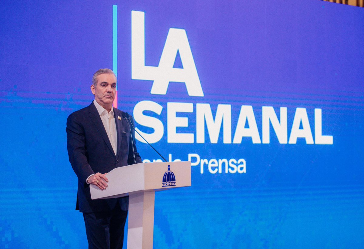 PresidenciaRD's tweet photo. ¡RD conectada con el futuro!

En la entrega de hoy en #LASemanal con la Prensa, el presidente @LuisAbinader, junto con @GGomezMazara, presidente del @IndotelRD, dio a conocer los cinco pilares estratégicos que convertirán a nuestro país en uno más digital, inclusivo y seguro. https://t.co/awfyn35clU