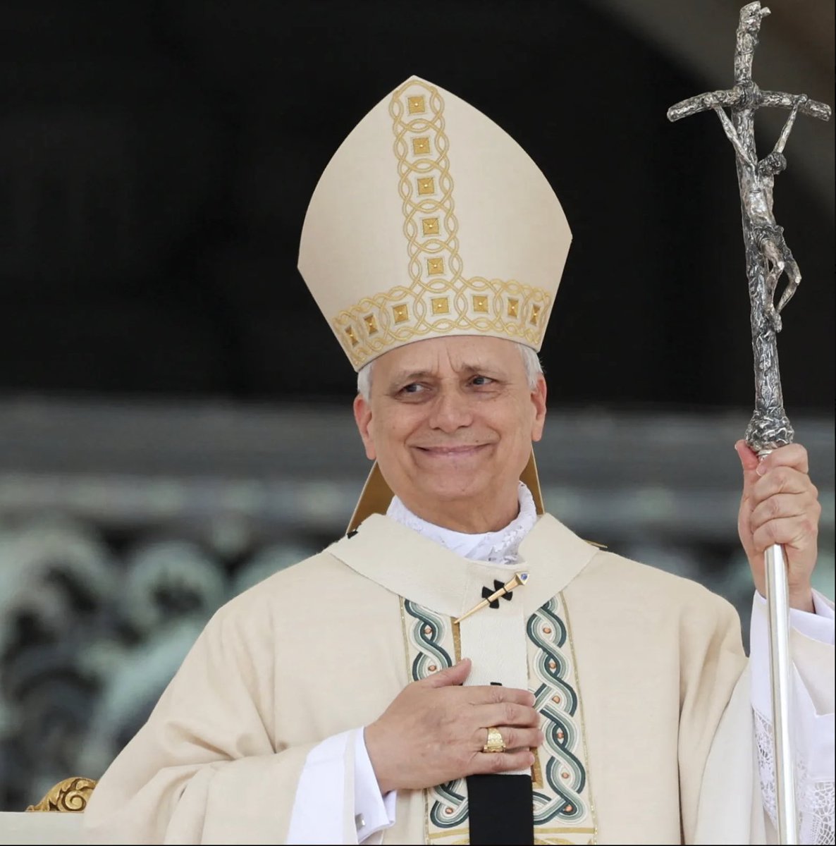 "VATICANO: El cardenal Reina ha sido nombrado por el papa León XIV para dirigir el Instituto Juan Pablo II para el Matrimonio y la Familia, en sustitución del arzobispo Paglia, cuyo liderazgo había adoptado una orientación más controvertida y liberal.

El cardenal Reina, el