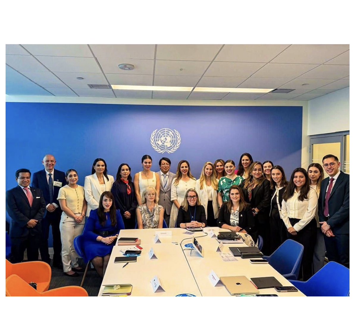 valerialfarog's tweet photo. Orgulloso de representar a mi municipio en la ONU, compartiendo experiencias en derechos humanos y políticas públicas. Trabajando de corazón, trascendemos fronteras y logramos cambios verdaderos. ¡Gracias al Instituto de Análisis de Política Familiar y a la ONU! 

#ConPasoFirme https://t.co/yRBZ9dCBzb