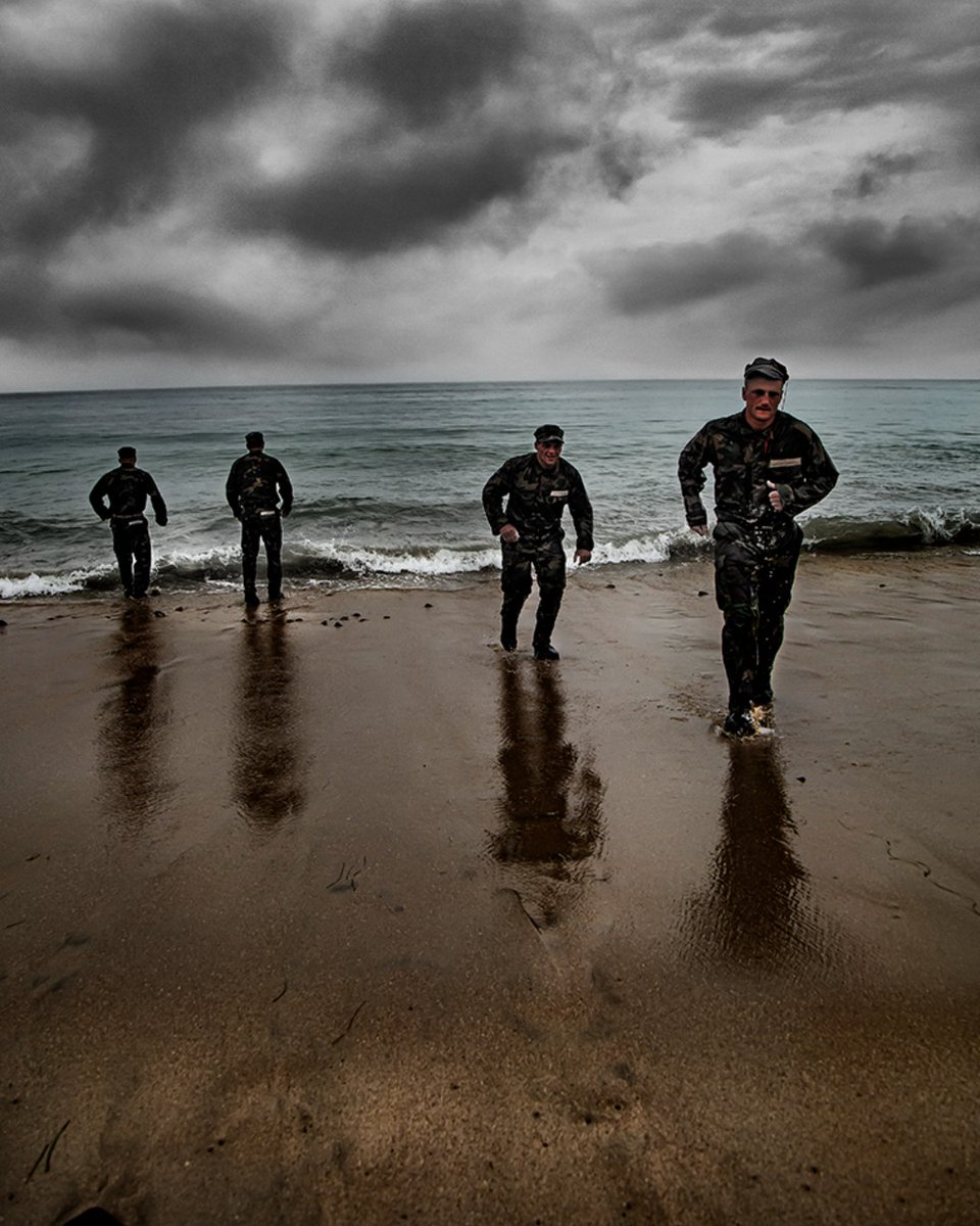 NavySEALfnd's tweet image. “Endurance is not just the ability to bear a hard thing but to turn it into glory.” - William Barclay

Photo Credit: McTeams
