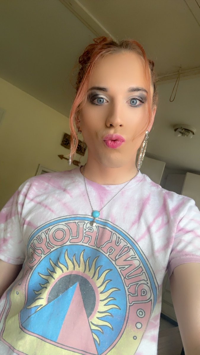 trans (princess) tweet media