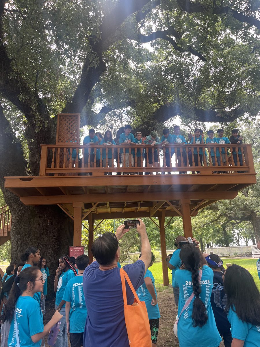 Thanks to BPE PTA for getting us field trip shirts! ⁦<a href="/BPE_Broncos/">Barrington Place Elementary</a>⁩