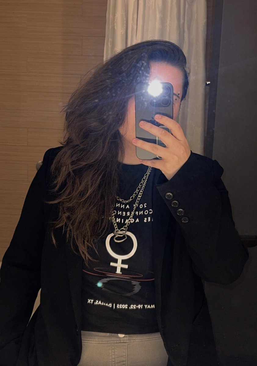 Practicing my non-face reveal OW selfies ig