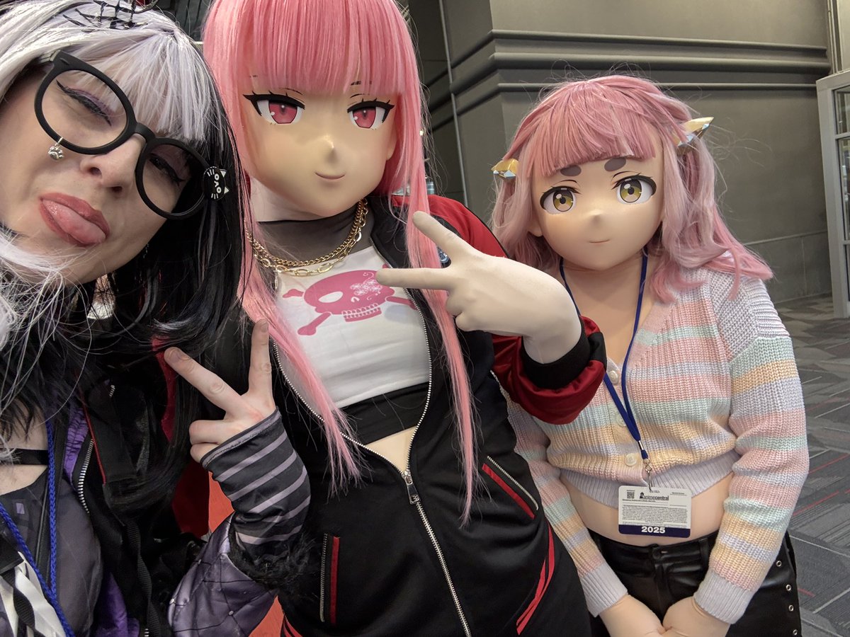 Pink ladies good

☠️: <a href="/Supremnia/">🍇Yuna "Grapes" Rikuga🍇</a> 
🙅‍♀️: <a href="/Airykigs/">Airy Luna💜</a>