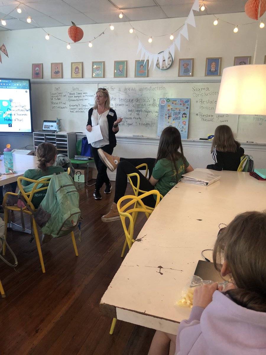 LVGintheLibrary's tweet image. Thankful for the youth services staff members from @springfieldlib who have visited my schools to promote summer reading opportunities &amp;amp; all the resources our wonderful community libraries provide #ColorOurWorld #SPSReadToSucceed #SPSlib