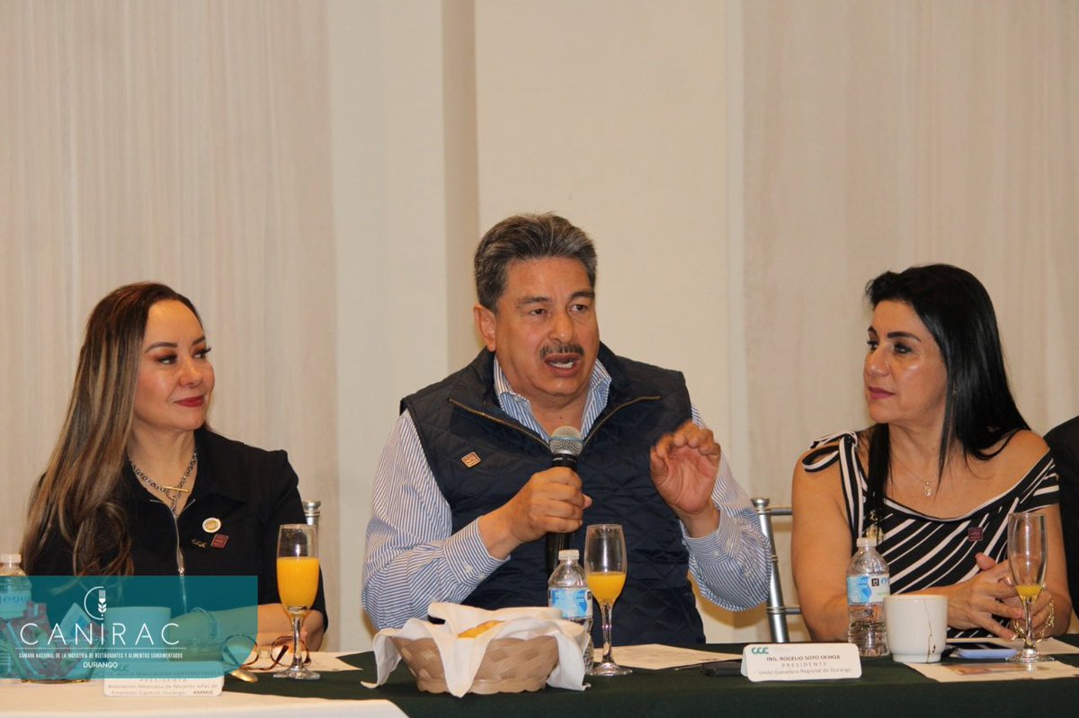 Presentes en el Encuentro de la Secretaría de Economía con Cámaras Empresariales, fortaleciendo la colaboración con el sector privado e impulsando el desarrollo de Durango a través de iniciativas como #HechoEnMéxico y los Corredores Económicos del Bienestar.