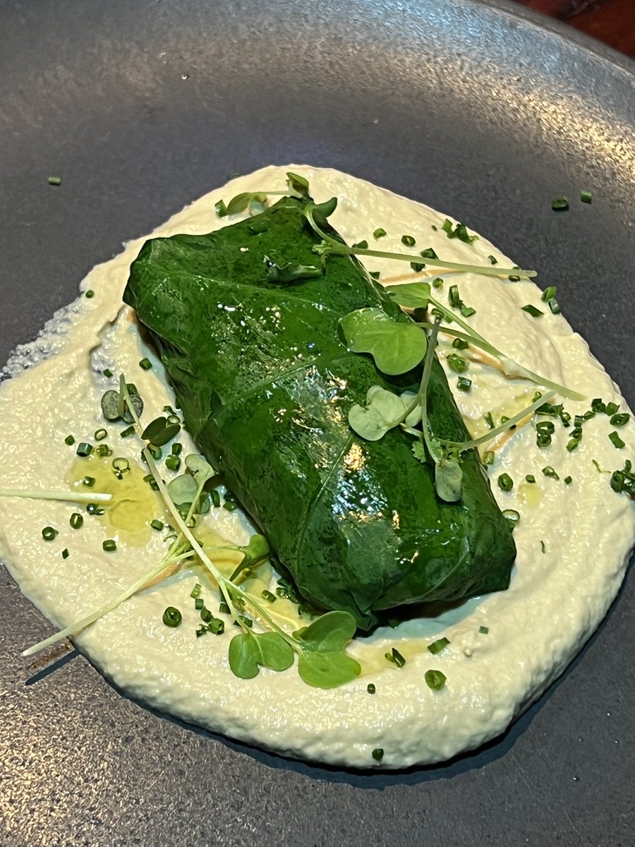 Niño envuelto de río 
Surubí, hoja de taco de reina, brotes y puré de caña tacuara