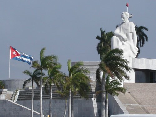 🇨🇺 A 130 años de la caída en combate de José Martí, desde la Coordinadora Nacional de Solidaridad Perú–Cuba honramos su legado de lucha, dignidad y unidad latinoamericana.

🔥 ¡Martí vive en la resistencia de los pueblos!
#JoséMartí #CubaVive #Martí130Años #SolidaridadPerúCuba