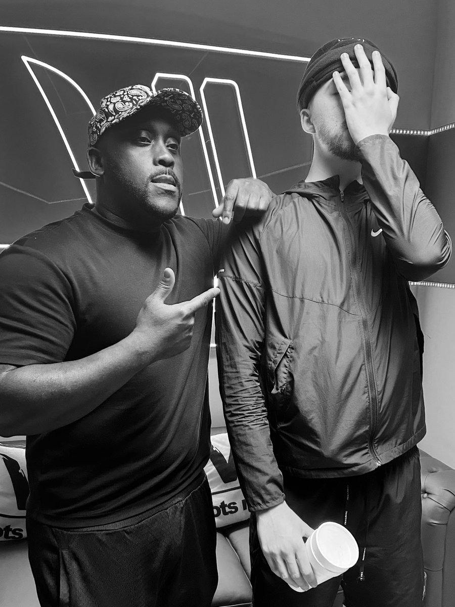 A1orAweezy tweet media