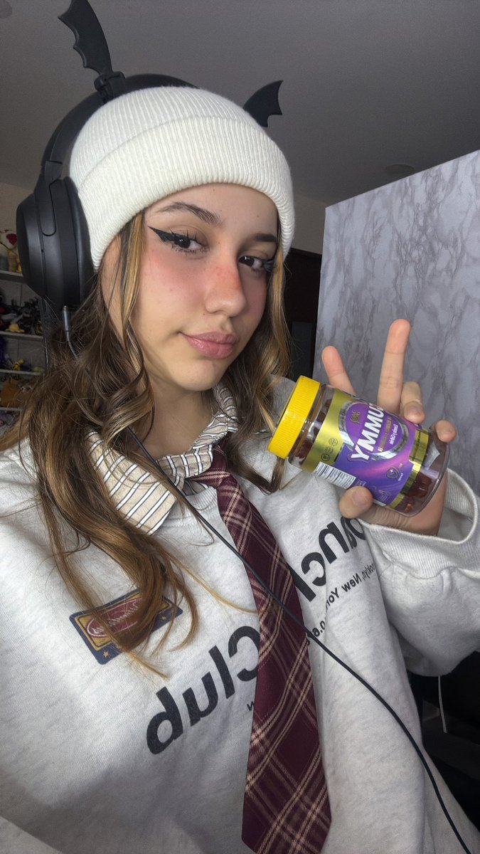 Probé gomitas para dormir… hasta cuanto aguantaré?

Twitch.tv/emikukis