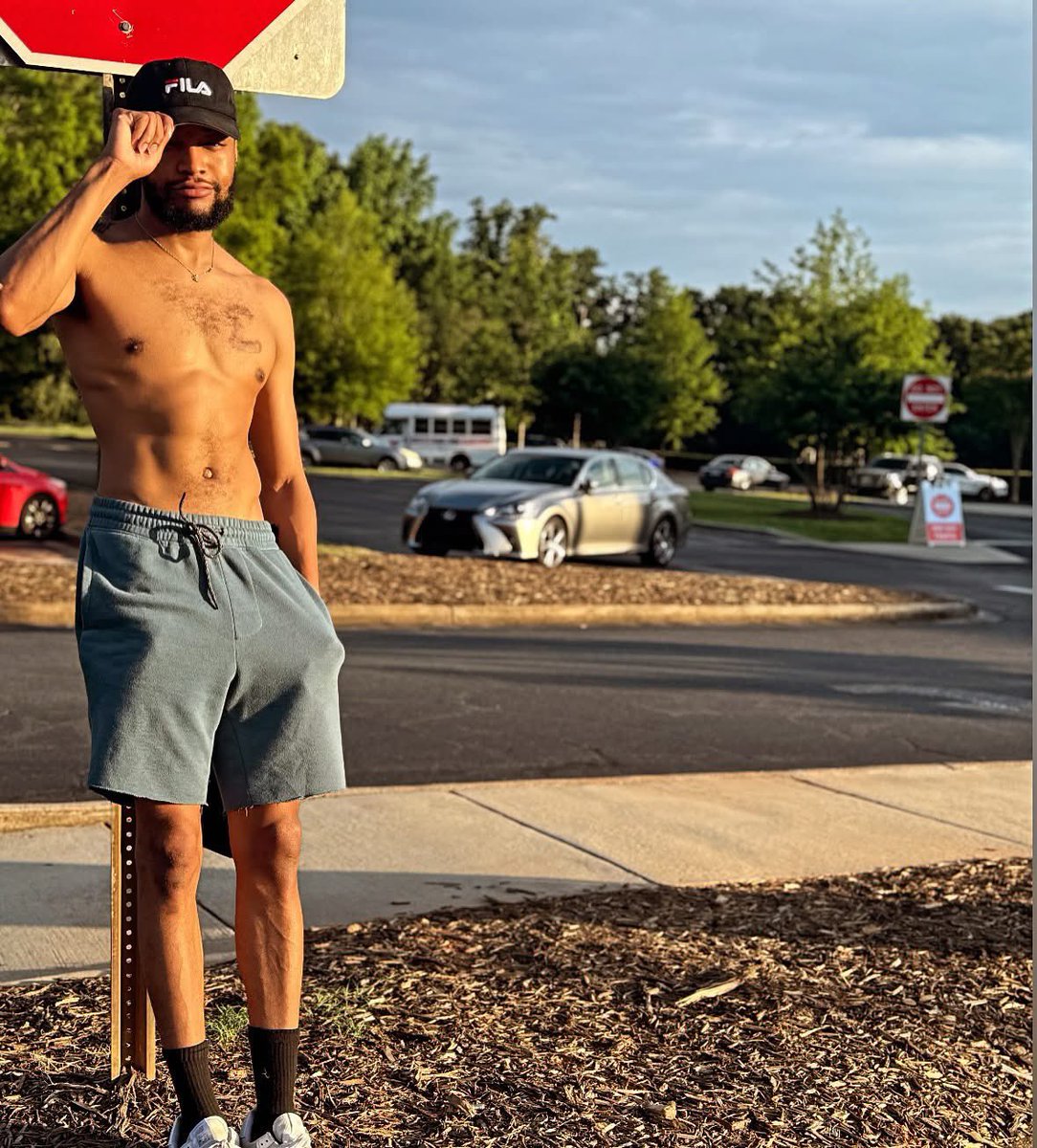 TheHeathBrand's tweet photo. Beautiful days equal outside workouts

#Explore #BlackBoyJoy
#Peace #Model #SelfLove #Model #Bookings #FitnessGym #Gym
#TheKingzTribe #TheHeathBrand #explorepage 
#MrNorthCarolina https://t.co/2Qg4GMKEZZ