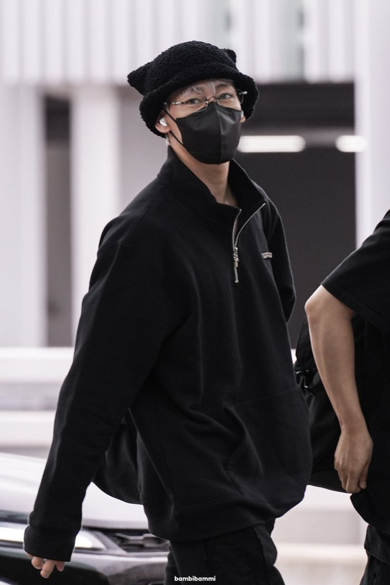 __________MB_'s tweet photo. Safe flight เดินทางปลอดภัยครับคนเก่ง ดีใจจังเลยประเทศไทยจะมีน้องแบมอีกแล้วว ✈️🫶🏻🐍

BAMBAM 20MAY NICE DAY
@BamBam1A #BAMBAM #뱀뱀
@BAMBAMxBAMMIE https://t.co/6OZ1kMpdgl