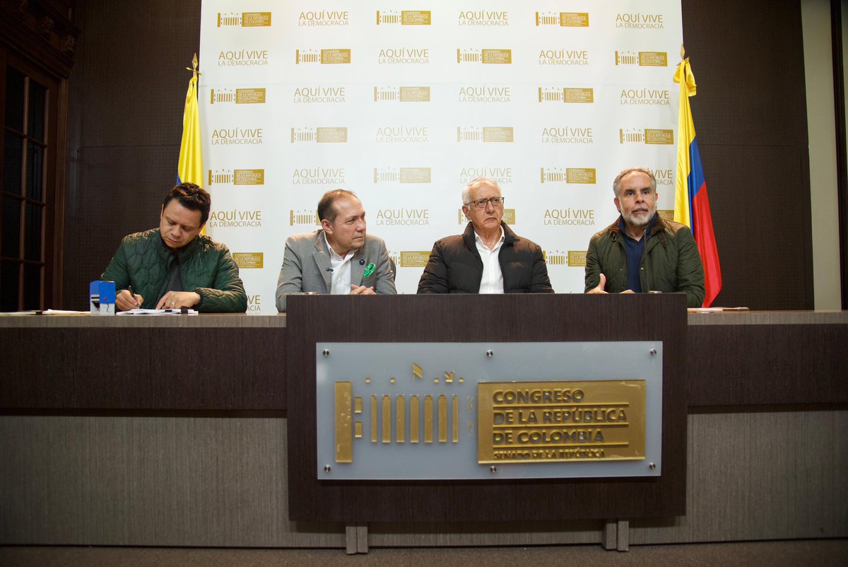AntonioSanguino's tweet photo. ¡16 veces SÍ! 

Radicamos #ConsultaPopular para corregir desigualdades y defender la salud y la #ReformaLaboral. https://t.co/O8kY7w9rzM