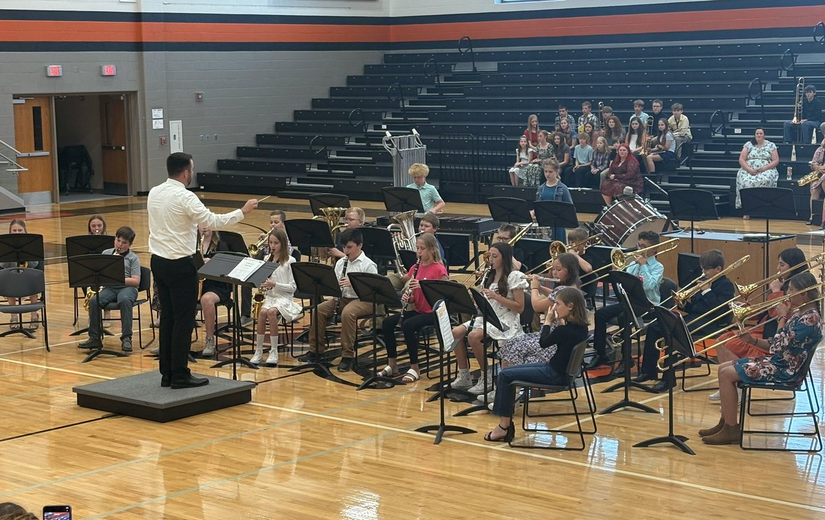 Great job by our 5th grade band, 6th grade band and HS jazz band and our MS and HS choirs tonight! A special thanks to Mrs. Berry and Mr. Hopwood for organizing tonight’s event.
