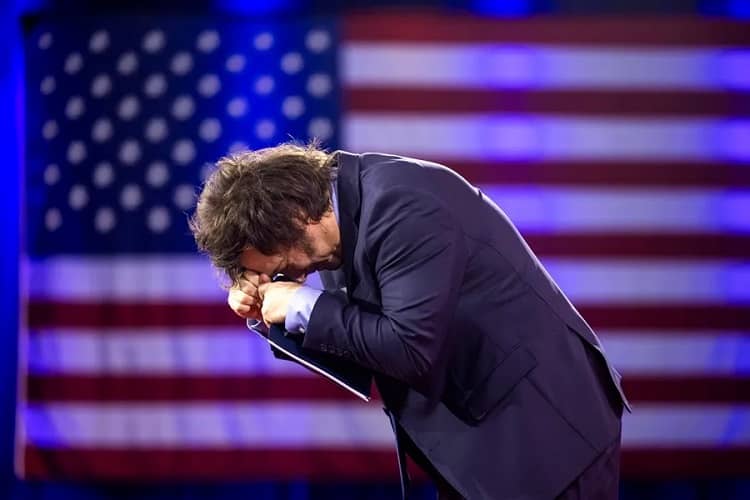 Hoy me rebotaron un paper en una revista gringa en cuyo título figura la palabra "international" porque no cito suficientes autores yanquis -aunque me felicitan por trabajar con literatura de todo el mundo 🙃