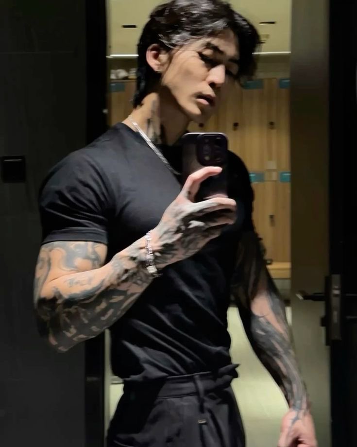 _haikyurpg's tweet photo. ㅤㅤㅤㅤㅤཐི⋆❤︎⋆ཋྀ
              𝘍𝘪𝘤𝘩𝘢 𝘰𝘯

ᥒ᥆꧑ᥱ: Tetsuro Kuroo.
U᥉ᥱr: @itetsuro
Idᥲdᥱ: 26 anos.
Cᥣᥲ᥉᥉ᥱ: Yakuza. https://t.co/mQpg1G7PSf