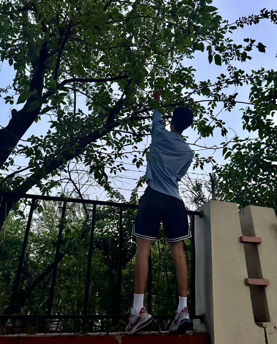 abcc2627's tweet photo. 刚打完球，有人给我洗袜子吗 https://t.co/yBalkiP1xB