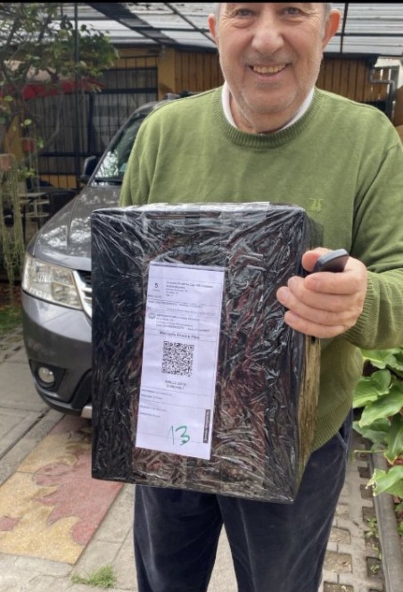 amerlino44's tweet photo. Congratulations on your gift received ❤️📦 https://t.co/9ikGFD8Sdh