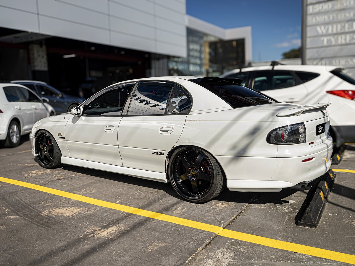 Simmons_Wheels's tweet photo. Holden Commodore ๐ค๐ค
SIMMONS FR-1
Satin Black
#holden #holdencommodore #holdenve #commodoreve #aussiecars #australiancars #holdencommodoreve #ve #holdenaustralia #simmonswheels #simmonsaustralia #tempetyres https://t.co/dL7lSP548q