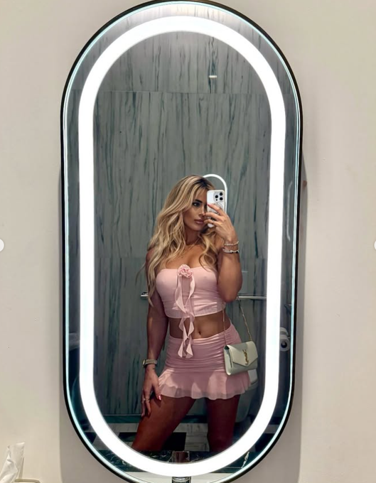 Watch Karin Hart's leaked NSFW photo on TwXstars