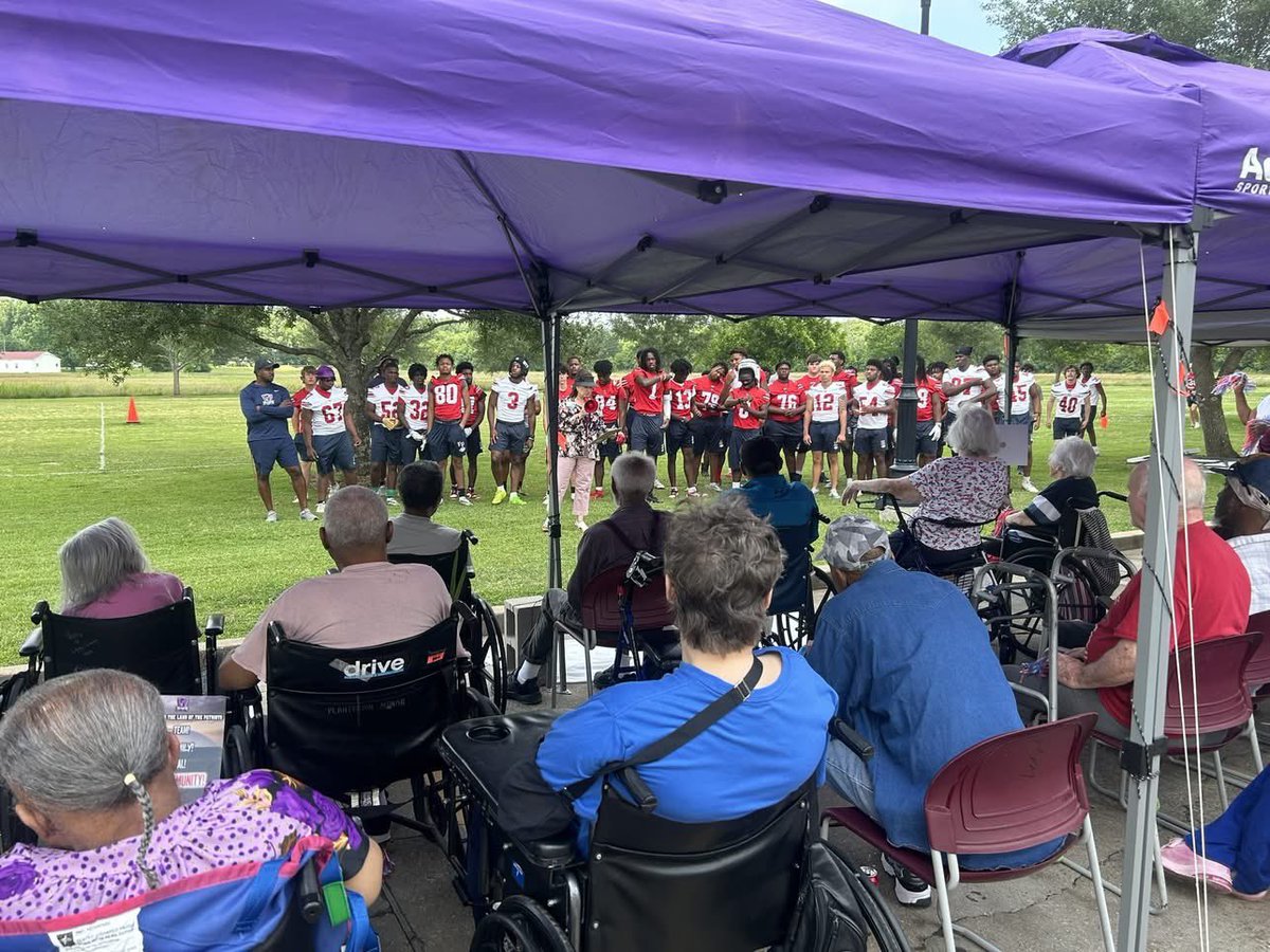 dezyrian's tweet image. Had a great time at the 7v7 charity event connecting w/ the residents of our Nursing Homes! Amazing to see how football can bring people all of us together. 🏈#1Community #1Family #FranklinParish 

@football_fphs @aburnette318 @IAmTaeTrent @JeritRoser