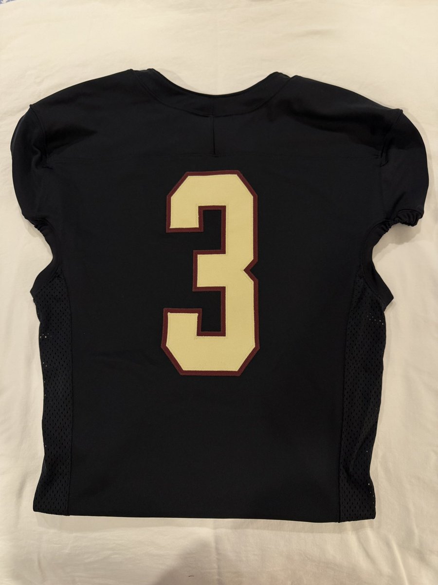 👀👀 look what came in!! New Black alternate jerseys for the 25-26 football season! Excited for our guys, they deserve the best!