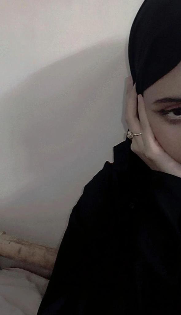 .
اللهّم شخص حنون القلب و طيب النيّه وجميل الكلام وكثير الفعل لا يُهمل ولا يتغيّر ولا نهون عليه يارب