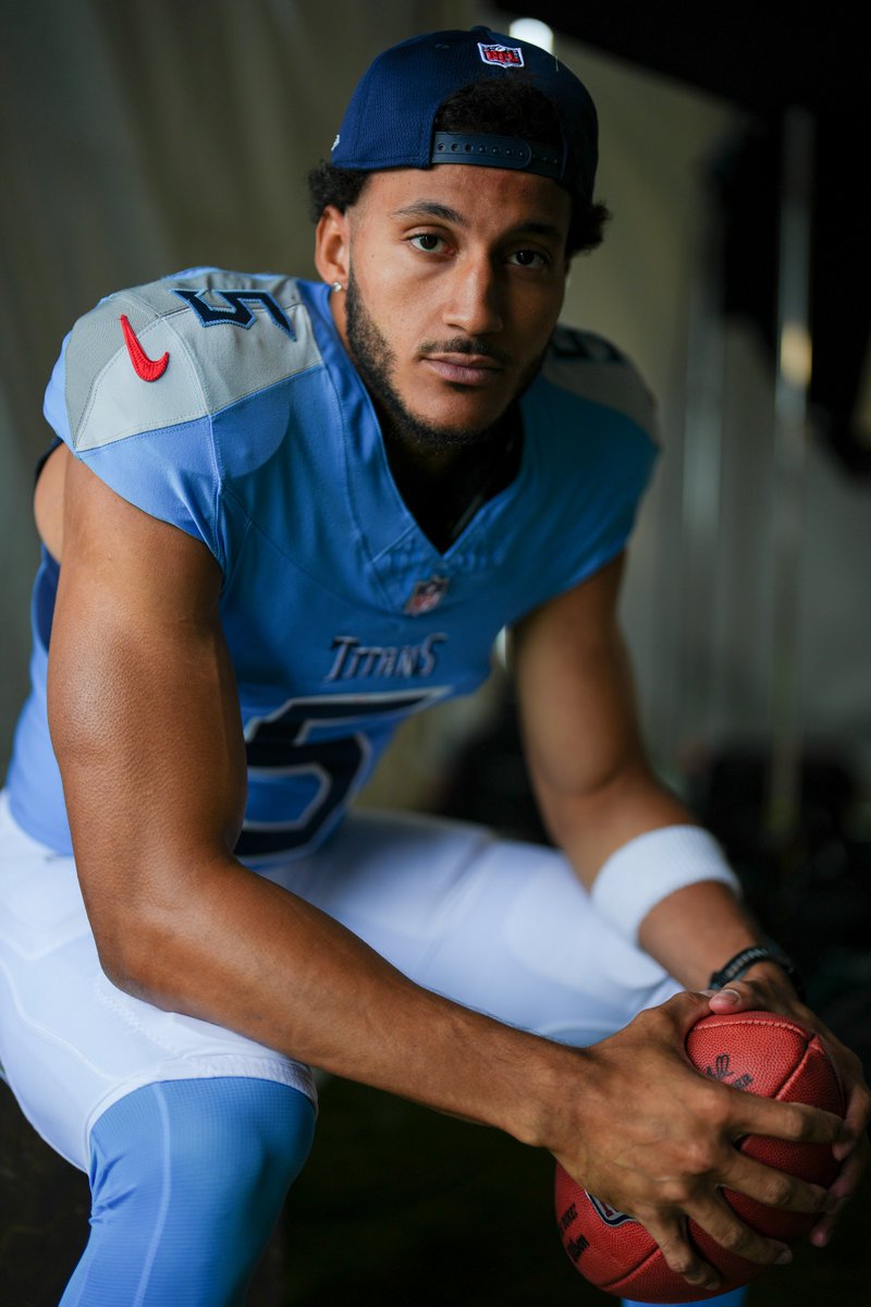 NFLCanada's tweet image. From Medicine Hat, Alberta to the National Football League
Elic Ayomanor has arrived 🇨🇦
📸: Ben Liebenberg/NFL | #RookiePremiere