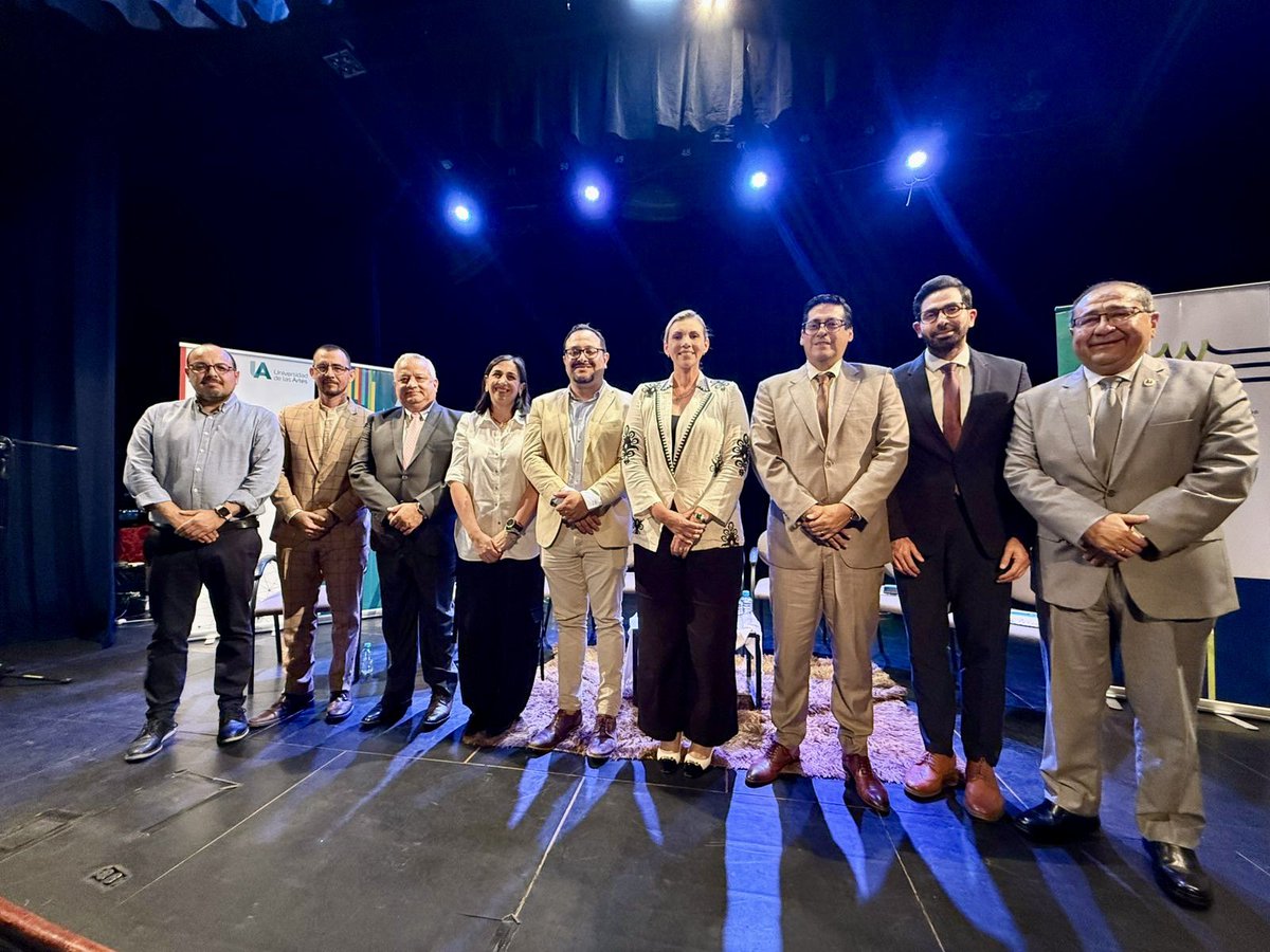 🎭 ¡El #arte y la #cultura nos convocan en Manta!

Esta tarde se inauguró el 5to Encuentro de Políticas y Economía de la Cultura, un espacio que reúne a voces diversas del sector cultural para reflexionar, compartir y proponer acciones en torno a este importante ámbito. 🖌️🎨

El