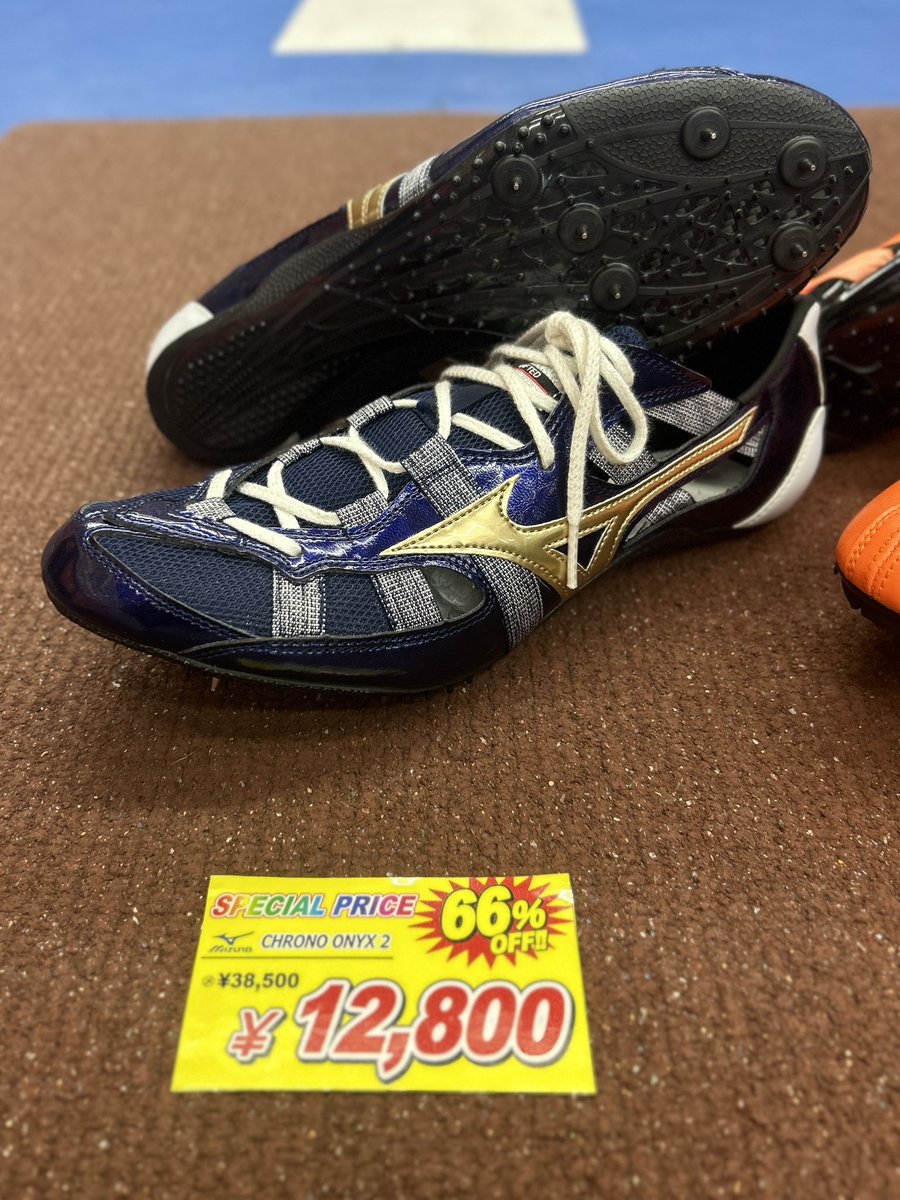 step_tfhonten's tweet photo. お得情報🉐
ミズノ短距離スパイクが廃盤の為お得に！

・クロノオニキス2
　66%OFF！
　¥38,500→¥12,800-

　残りサイズ
　27.5cmのみ！

・クロノブレイク
　59%OFF！
　¥31,900→¥12,800-

　残りサイズ
　27.5cm/28.0cmのみ！

　サイズ合う方、ぜひご連絡を！
　TEL:06-6608-0300 https://t.co/iZGEzI6E4H