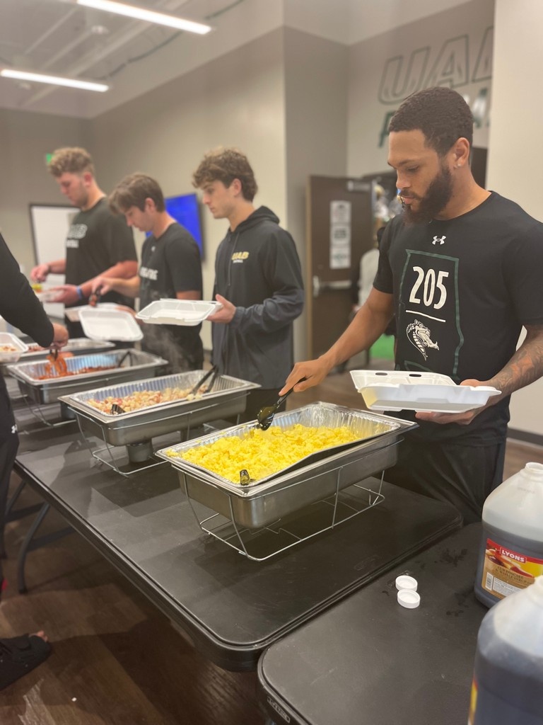 MealFit's tweet photo. Not your average lunch break. This is flavor, fuel, and a little team morale—served hot by Mealfit. https://t.co/vHAFSN8XpF