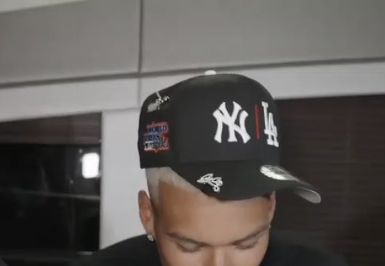 Adam_Mo_09's tweet photo. Yo mar we gotta see the hat collection u be wearing a different one every day and they lowkey fire https://t.co/faWFloPRxh