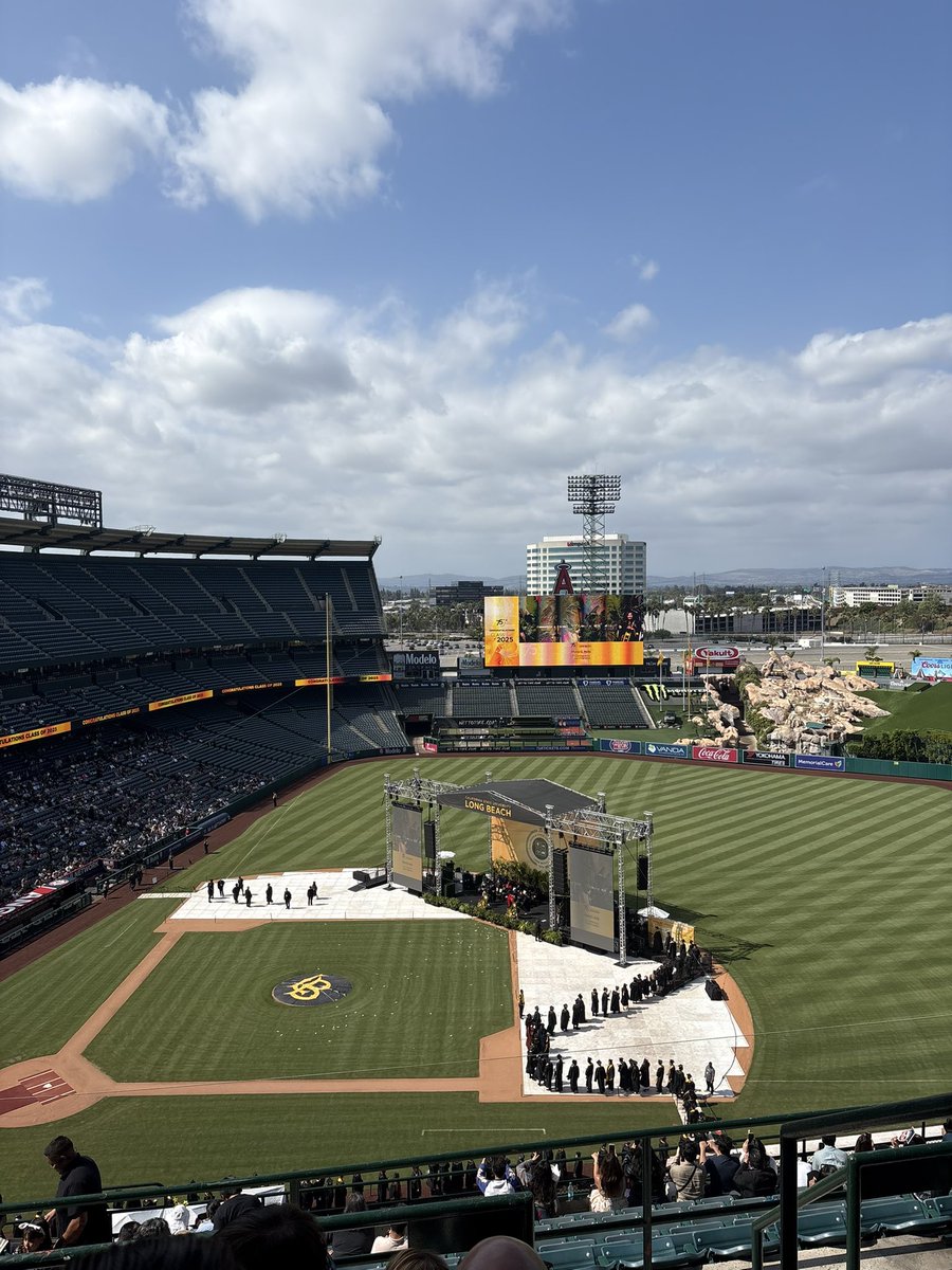 Michsteer's tweet photo. It was a huge ceremony at the Angels Stadium!
It took an hour to announce all the graduates! So many of them! The civil engineers wore hard hats! #monday #calstatelongbeach https://t.co/t9MrfrwYOX