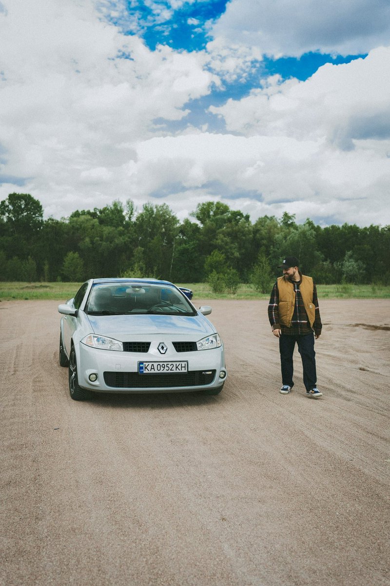 олег tweet media