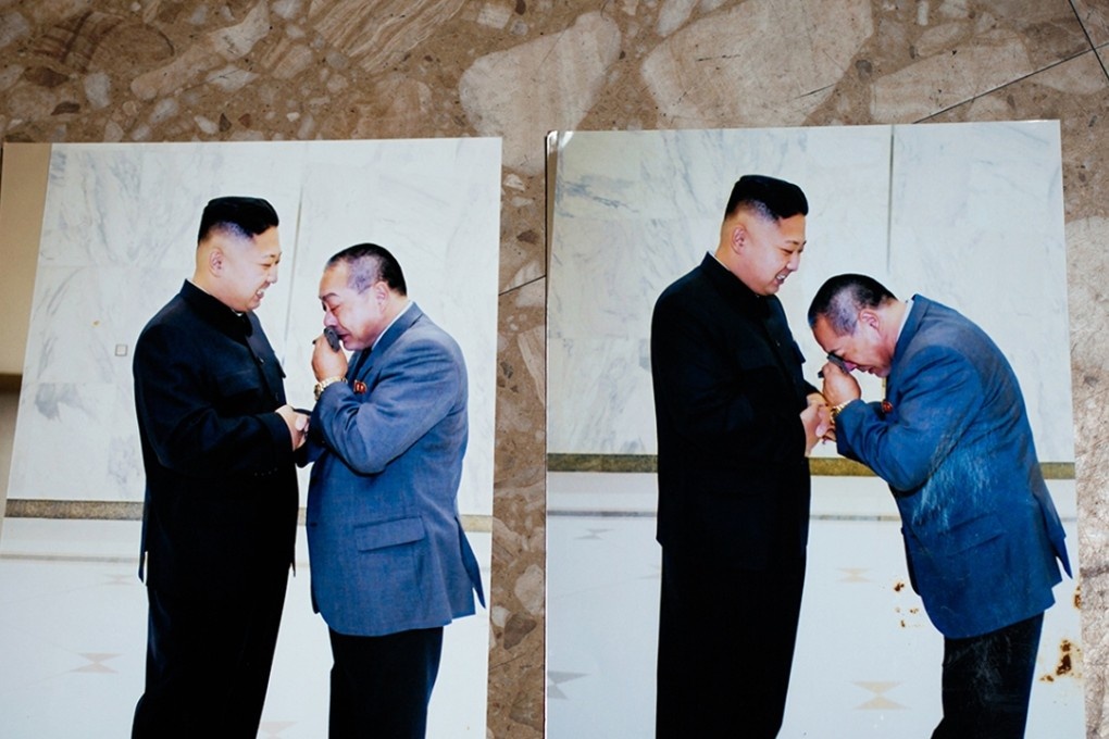 AsianEAC's tweet photo. Kim Jong-Il’s personal sushi chef, Kenji Fujimoto, escaped North Korea in 2001 by saying he needed to buy a sea urchin for the leader. Later, he wrote a memoir about his life with Kim Jong-Il.
#NorthKorea #KimJongIl #KenjiFujimoto https://t.co/bvDhoFctiS