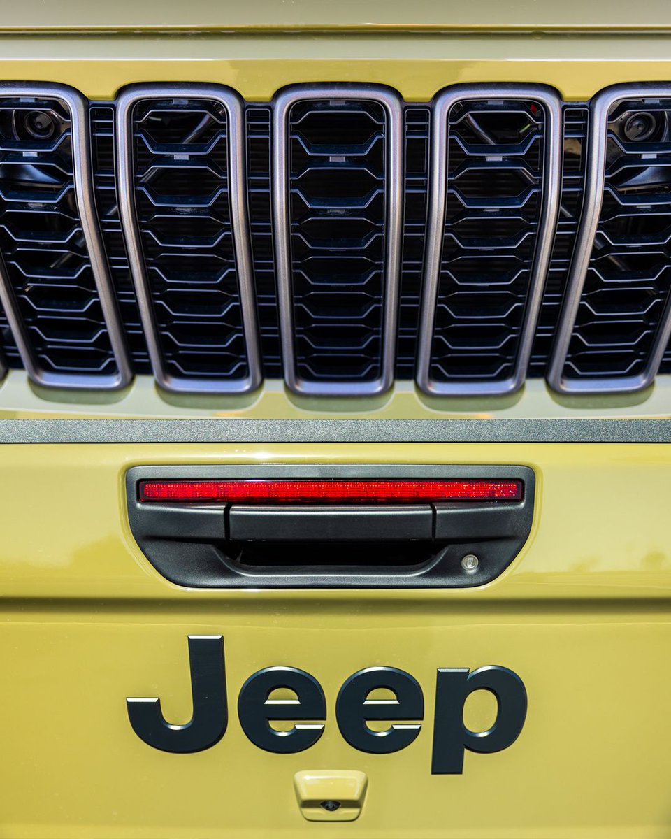 BillLukeCJDR's tweet photo. Meet the 2025 Jeep Gladiator Nighthawk in bold Olive Drab—built to stand out and ready for action! 💪🌿 Find it now at Bill Luke Phoenix. Stock #CN58554 🚙🔥 Call us at (866)478-5877 or visit us at https://t.co/73pFkao7Tc! #jeep #gladiator #olive https://t.co/kr5IT1izea
