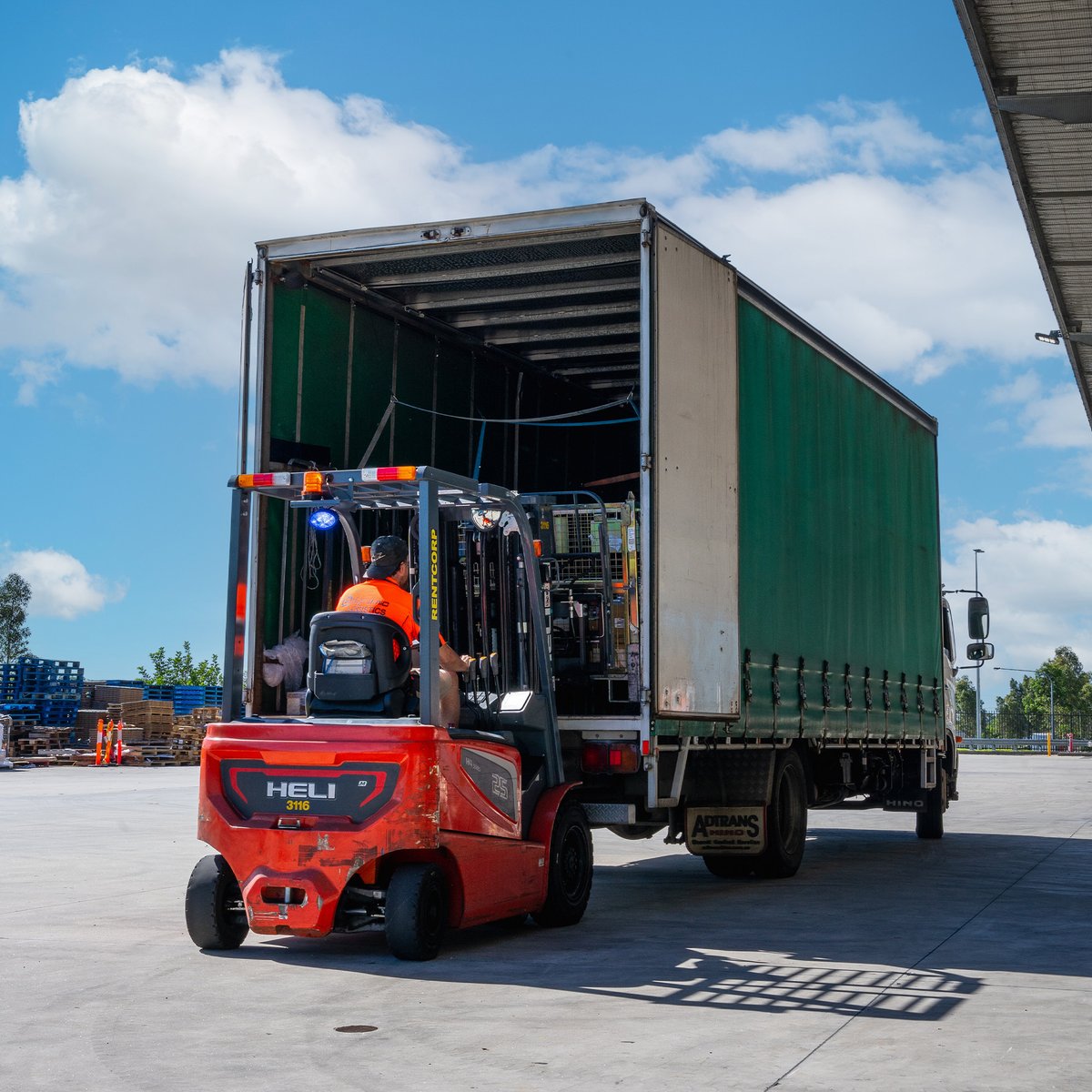 bdynamiclog's tweet image. Stack it. Load it. Ship it. one pallet at a time. 💪📦

#Bdynamiclogistics #LoadingZone  #StackLoadShip #SupplyChain #OnTheMove