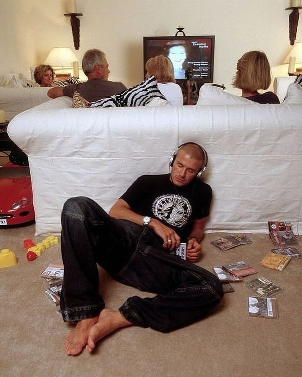 pedestrian's tweet photo. The Style of Football Players in the 90’s &amp; 2000’s https://t.co/E14a5BUfz8