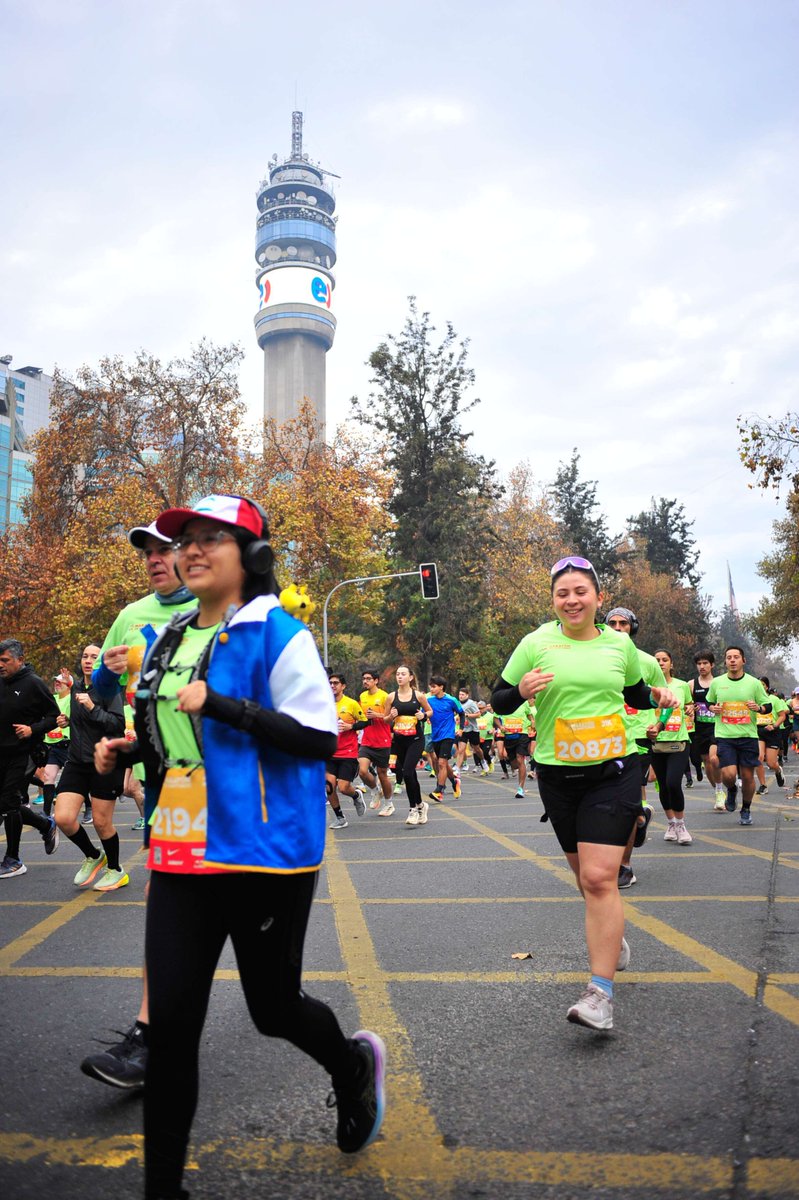 julissarparco's tweet image. I did it!
Yesterday, I achieved a beautiful goal: completing my first 21K at the Santiago Marathon 🇨🇱🏃♀️
#MedalMonday