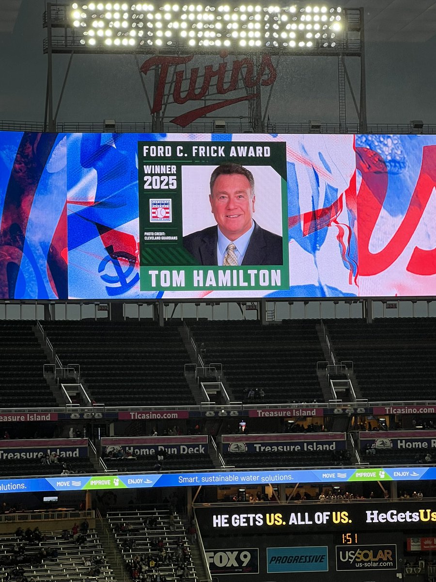 JoeNogaCLE's tweet image. Classy move by the Twins to recognize Guardians broadcasting legend Tom Hamilton on his Ford C. Frick Award and imminent enshrinement in Cooperstown!