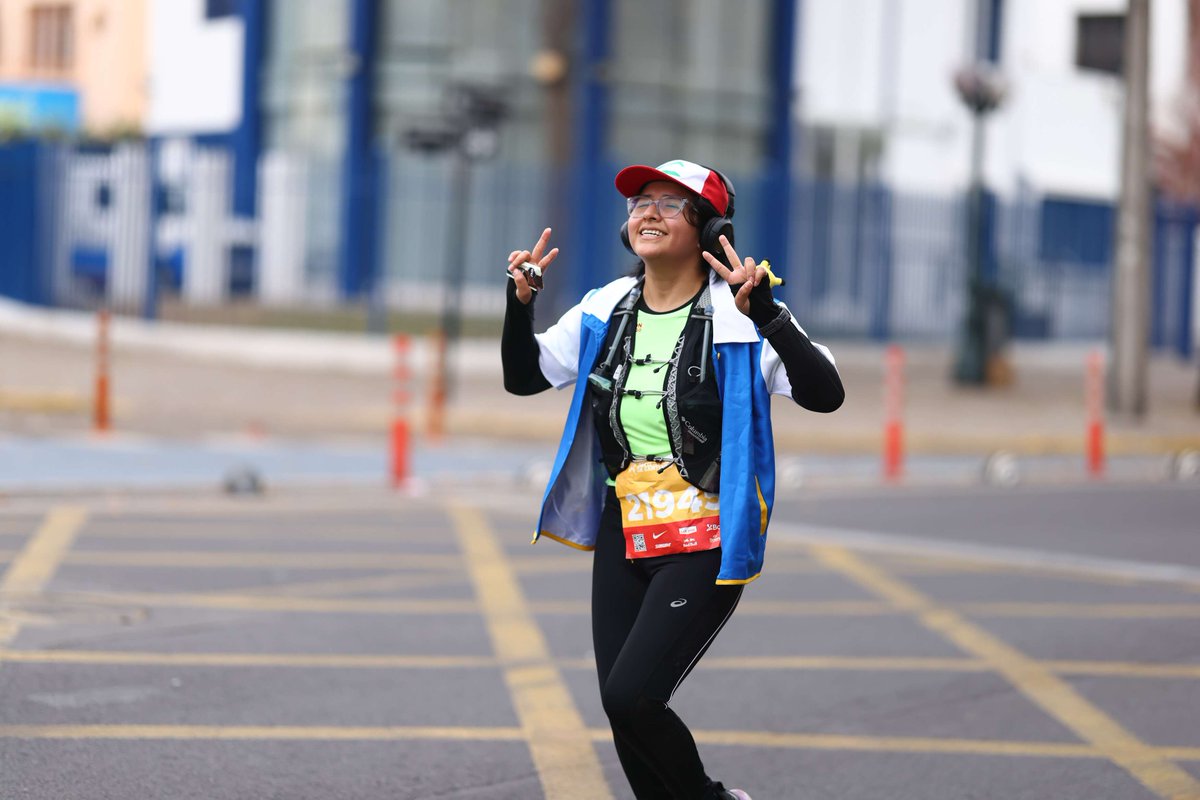 julissarparco's tweet image. I did it!
Yesterday, I achieved a beautiful goal: completing my first 21K at the Santiago Marathon 🇨🇱🏃♀️
#MedalMonday