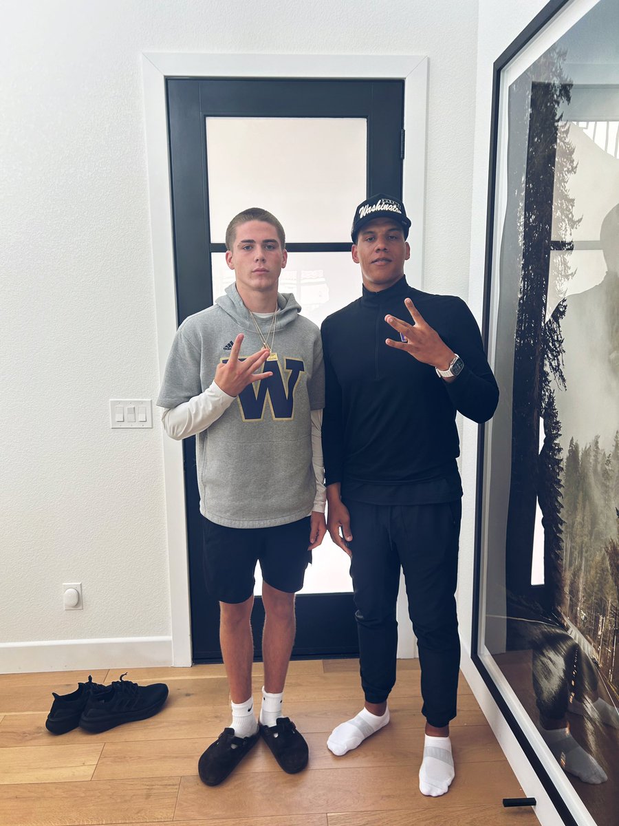 GAVIN DAY (@gavinday26) on Twitter photo BOW DOWN !
I appreciate the home visit from <a href="/STaylorMays/">Taylor Mays</a> !!
#PurpleReign☔️
<a href="/BlairAngulo/">Blair Angulo</a>
<a href="/ChadSimmons_/">ChadSimmons</a>
<a href="/SWiltfong_/">Steve Wiltfong</a>
<a href="/adamgorney/">Adam Gorney</a> BOW DOWN !
I appreciate the home visit from <a href="/STaylorMays/">Taylor Mays</a> !!
#PurpleReign☔️
<a href="/BlairAngulo/">Blair Angulo</a>
<a href="/ChadSimmons_/">ChadSimmons</a>
<a href="/SWiltfong_/">Steve Wiltfong</a>
<a href="/adamgorney/">Adam Gorney</a>