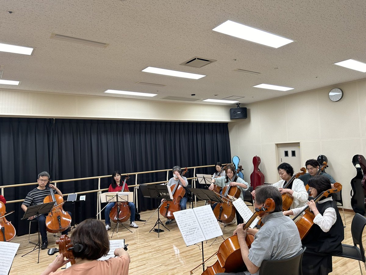 felice_strings's tweet photo. 第5回チェロアンサンブル・フェリーチェ、今年もスタートです！
総勢21名のチェリストがステージでチェロ愛を奏でます😆
ぜひ聴きにいらしてください🎻 https://t.co/Nyfrupa6sZ