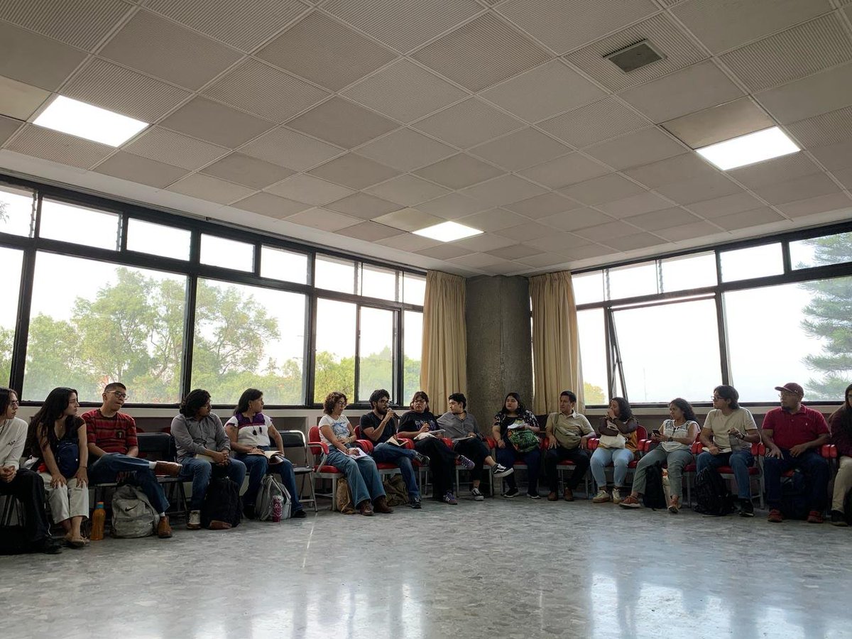 El pasado viernes estuvimos presentes como asistentes en el #ReconectandoRaíces desde la Educación popular: Saberes, Derechos Humanos y Construcción de Paz, convocado por el <a href="/CentroVitoriaMX/">Centro Vitoria</a>  #SemillerxsDePaz 📷. 

Definitivamente un encuentro muy enriquecedor 🌱.