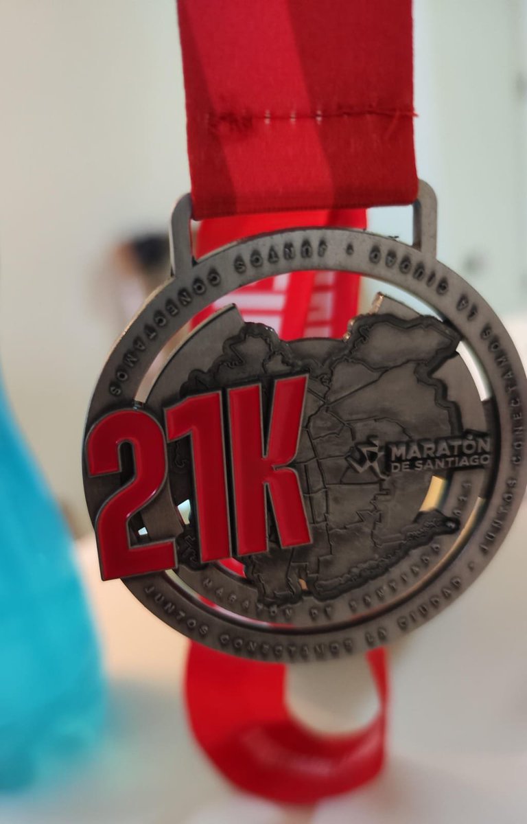 julissarparco's tweet image. I did it!
Yesterday, I achieved a beautiful goal: completing my first 21K at the Santiago Marathon 🇨🇱🏃♀️
#MedalMonday