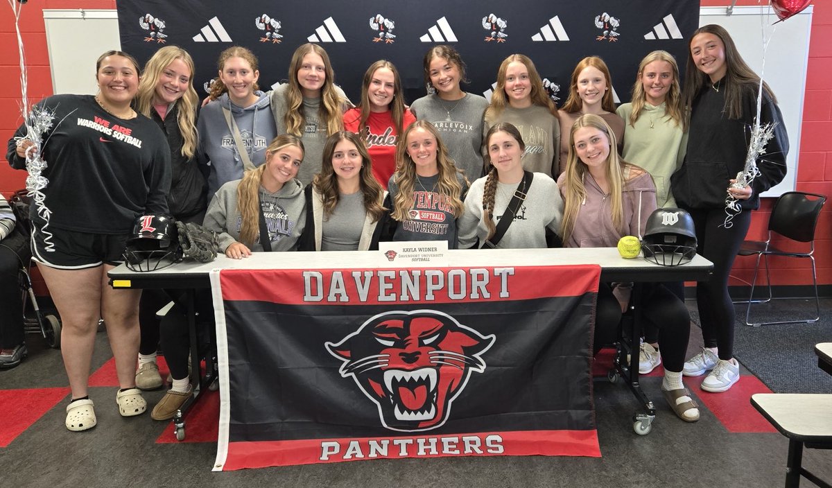 Kayla Widner and all of her Linden teammates!!!!!!!  ⁦<a href="/DU_SBALL/">PANTHER SOFTBALL</a>⁩ ⁦<a href="/DUAthletics/">Davenport Panthers</a>⁩